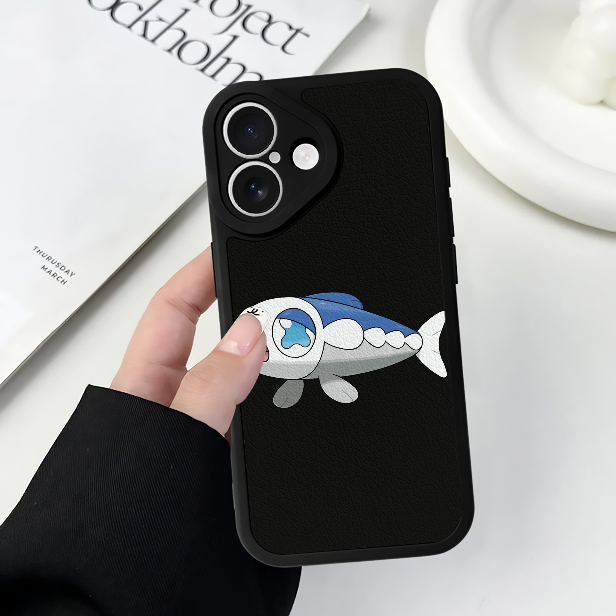 （画像用） ポケットモンスター Pokémon 【iPhone 16シリーズ対応】シリコンスマホケース（レザー調） 材質：シリコン